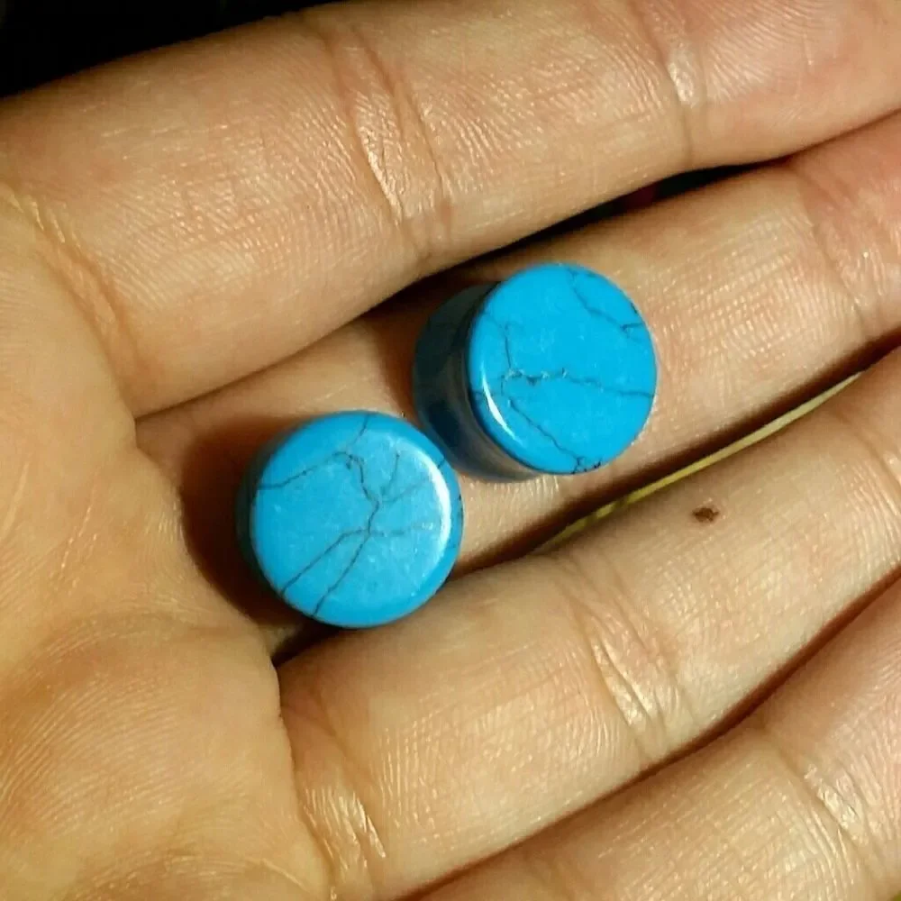 12mm Dyed Howlite Double Flare Plugs - Picture 2 of 3